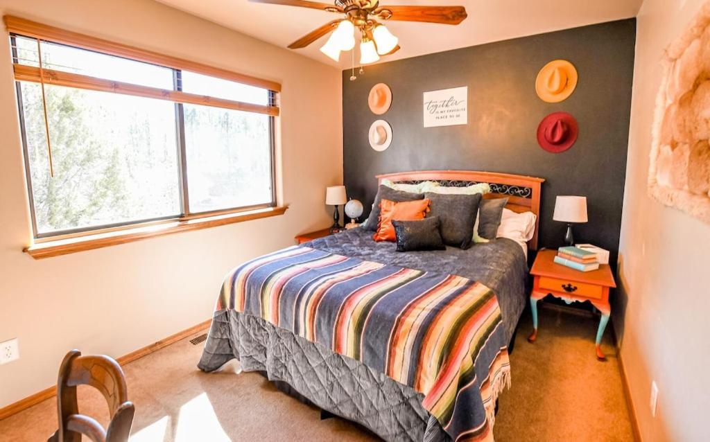 Rodeo In The Pines, 5 Minutes Away Restaurants, And Lakes And Hiking *