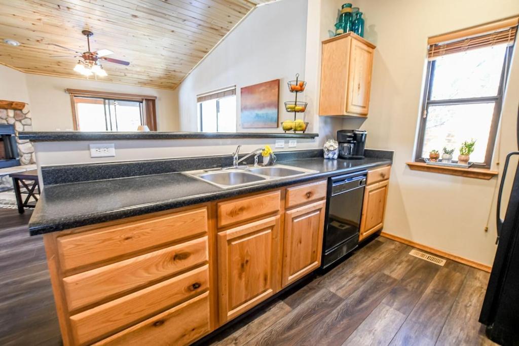 Rodeo In The Pines, 5 Minutes Away Restaurants, And Lakes And Hiking Holiday home